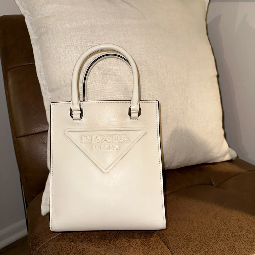 Prada white leather handbag authentic - Picture 3 of 10